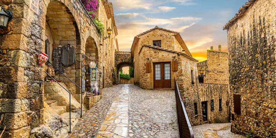 Uncovering medieval Pals and savouring a traditional wine-tasting